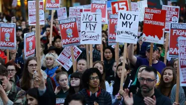 ”El nu e preşedintele nostru!” Mii de oameni au protestat în mai multe state americane după ce Donald Trump a câștigat alegerile (VIDEO)