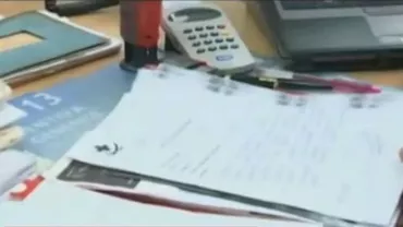 Culmea birocrației: Un bărbat cu piciorul în ghips are de făcut cel puţin trei drumuri pentru a primi concediu medical (VIDEO)