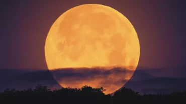 Imagini de colecție: Super Luna, surprinsă în diferite colțuri ale lumii (FOTO)