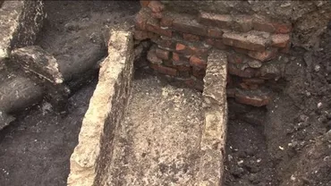 Un mormânt roman a fost descoperit pe șantierul Autostrăzii Sebeș-Turda: Arheologii au găsit osemintele unor femei și mai multe bijuterii