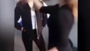 O adolescentă austriacă a fost luată la palme într-un centru comercial din Viena (VIDEO)