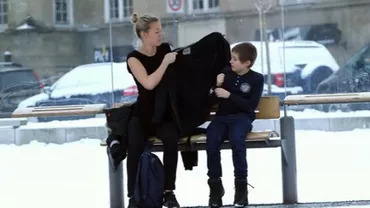 EXPERIMENT SOCIAL ABSOLUT EMOȚIONANT! Un copil, lăsat FĂRĂ HAINE, în GER, pe o bancă! Tu cum ai proceda dacă l-ai vedea? (VIDEO)
