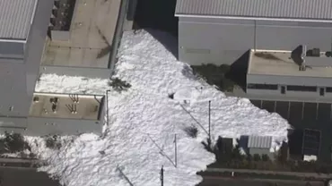 Imagini spectaculoase din California: Străzile unui oraș au fost acoperite cu spumă (VIDEO)