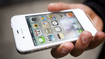 Un tânăr și-a scăpat telefonul într-un lac înghețat și l-a recuperat după un an. Ce s-a întâmplat cu iPhone-ul este INCREDIBIL! (FOTO)