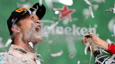 “Este ireal! Sunt foarte mândru că am reușit să-l copiez pe tatăl meu”. Declarația EMOȚIONANTĂ a lui Nico Rosberg după ce a devenit campion mondial la Formula 1