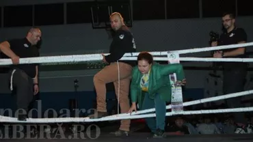 Cazul Elena Udrea- Gala Bute se repetă la Deva: O deputată PNL a fost huiduită copios de publicul prezent la un eveniment sportiv (VIDEO)
