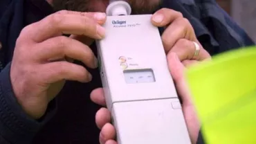 Un șofer care consumase alcool a făcut ravagii pe un bulevard din Botoșani: Bărbatul a fost luat la pumni de proprietarul unei alte mașini (VIDEO)