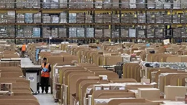 Românii, denigrați din nou de presa britanică: Fură telefoane de la Amazon pe care le ascund în zonele intime