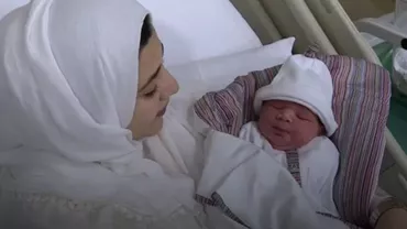 PREMIERĂ ÎN MEDICINĂ: A născut după chimioterapie, deși i-au congelat ovarele în copilărie! (FOTO)