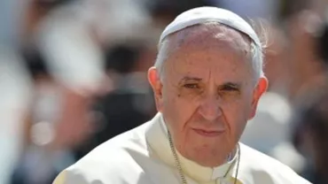 Opt oameni ai străzii, printre care și doi români, au luat masa cu Papa Francisc de ziua lui de naștere (FOTO)