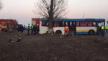GRAV ACCIDENT RUTIER ÎN PRAHOVA: O autoutilitară s-a ciocnit cu un autobuz cu călători