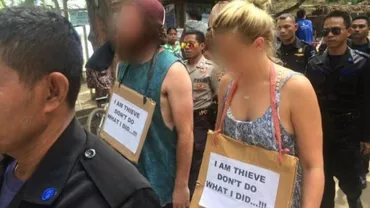 Așa se face dreptate în Indonezia: Turiști străini, puși să meargă pe „drumul rușinii” cu pancarte atârnate de gât (FOTO)