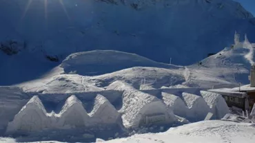 Hotelul de GHEAȚĂ de la Bâlea Lac este GATA! S-a construit în trei săptămâni, în condiții EXTREME! (FOTO)