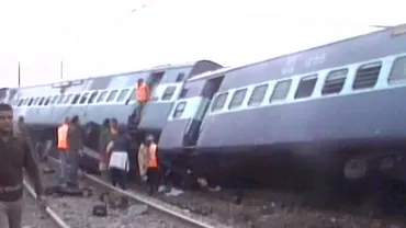 Accident teribil în India! Cel puțin 43 de persoane au murit după ce un tren a deraiat de pe șine (FOTO)
