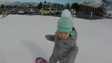 TALENT înnăscut: Un BĂIEȚEL de DOAR 14 LUNI ”rupe” PÂRTIA (VIDEO)