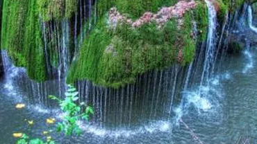 Imagini de POVESTE: Peisaj splendid oferit de Cascada Bigăr în anotimpul rece (FOTO)