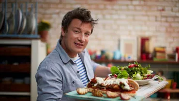 Jamie Oliver, lovit puternic de Brexit: Celebrul bucătar este nevoit să închidă mai multe restaurante