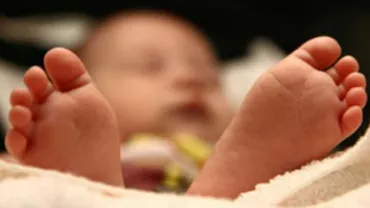 PREMIERĂ MEDICALĂ! O bunică ȘI-A NĂSCUT propria nepoată