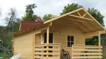 Vrei o casă fără să ai nevoie de autorizație și să reziste la cutremur și foc? Te învață o tânără cum să o construiești! (FOTO)