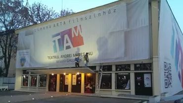 Campanie demnă de laude în Covasna: Bilet gratuit la teatru în schimbul unei cărți sau haine groase