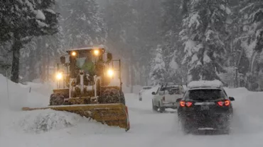 California se confruntă cu inundații, ninsori abundente și surpări de drumuri: 120 de centimetri de ZĂPADĂ în doar 24 de ore! (FOTO)