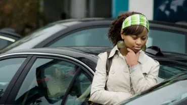 SURPRINZĂTOR! La ce se uită o femeie când cumpără o mașină și la ce se uită un bărbat? (FOTO)