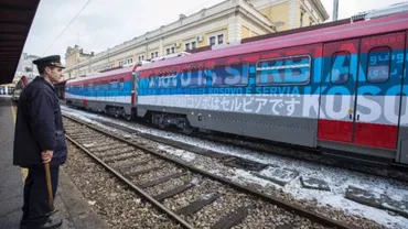 SFIDARE! Un tren vopsit în culorile Serbiei și inscripționat cu mesajul "Kosovo este sârb" a plecat de la Belgrad către Kosovo. Pristina denunță incidentul ca fiind o PROVOCARE GRAVĂ