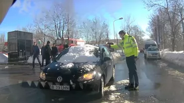 CULMEA LENEI, în Capitală! A circulat cu mașina plină de zăpadă, iar POLIȚISTUL l-a oprit! Ce a urmat, e demn de o adevărată COMEDIE (VIDEO)