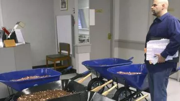 Plata ca protest: Un american și-a achitat o taxă la stat cu 300.000 de monede. Află de câte roabe a avut nevoie pentru a le căra!