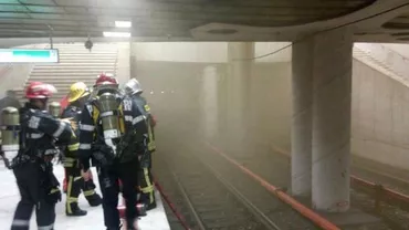 Panică la metrou: Stația Piața Universității a fost evacuată după ce s-a semnalat fum. Situația a fost remediată (FOTO, VIDEO)