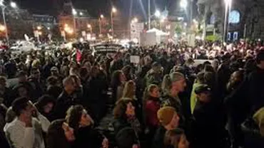 ROMÂNIA SE REVOLTĂ! Noi proteste sunt anunțate, duminică seara, în Capitală și în alte nouă orașe. Și românii din Diaspora VOR IEȘI ÎN STRADĂ