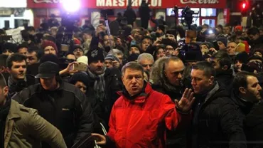 KLAUS IOHANNIS S-A ALĂTURAT PROTESTATARILOR DIN BUCUREȘTI: "Românii pe bună dreptate sunt indignați" (VIDEO)