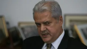 Adrian Năstase: Un tânăr cântăreț invită lumea la proteste ”împotriva bătrânilor care ne hotărăsc soarta”. Să meargă să protesteze în fața ambasadei americane 