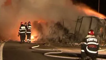 Un TIR încărcat cu sodă caustică solidă a luat foc pe DN 1B, în Buzău