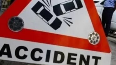 Ceața densă face victime pe șosele: Un microbuz s-a răsturnat în judeţul Argeş. Cinci persoane au fost rănite 