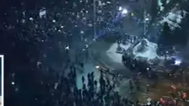 JANDARMERIA, APEL CĂTRE PROTESTATARI: "Rugăm cetățenii care manifestă paşnic să se distanțeze de grupurile de persoane care folosesc materiale pirotehnice"