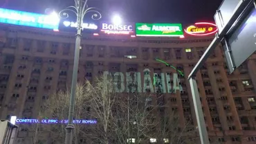 PREMIERĂ la protestul din București! Proiecție laser pe un loc din Piața Victoriei cu mesajele manifestanților (FOTO)