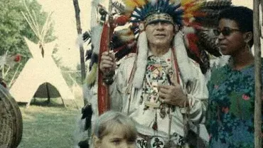 Vizită SURPRIZĂ! Un șef de TRIB indian a venit să îi cunoscă pe români