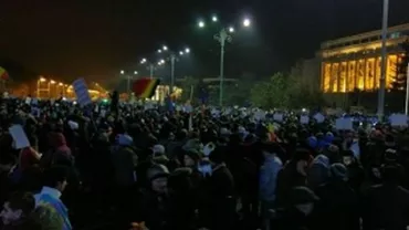 INCIDENT în Piața Victoriei: Jandarmii au descoperit un bărbat care avea asupra lui o armă albă și un spray lacrimogen