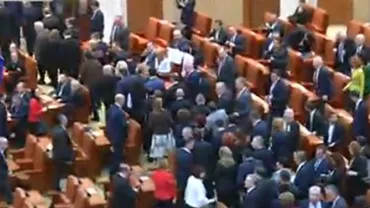 "Ați obosit deja? Ghinion!". Klaus Iohannis, către parlamentarii PSD care au părăsit plenul în timpul discursului său din Parlament (VIDEO)