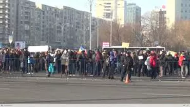 Codul galben de viscol nu-i sperie pe protestatari. Ce a SCRIS pe zăpadă PRIMUL român ajuns la Piața Victoriei (FOTO)