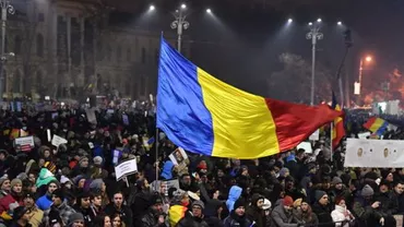 ”Rezistăm, nu plecăm!” Peste 1.000 de persoane scandează în Piața Victoriei, în a 15-a zi consecutivă de proteste (FOTO)