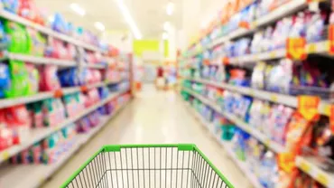 Scandalul alimentelor vândute în Est se extinde. Ministru ceh: Suntem coșul de gunoi al Europei. Cât mai tace România?