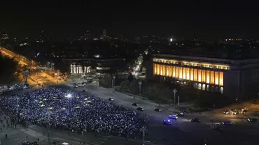 Steagul UE format de mii de protestatari în Piaţa Victoriei (FOTO)