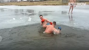 Boxul în ape înghețate, noua distracție a rușilor (VIDEO)