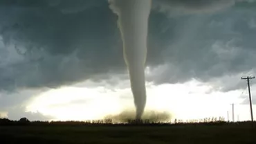 Statul american Illinois, afectat de mai multe tornade puternice. O persoană a murit și numeroase pagube au fost raportate (VIDEO)