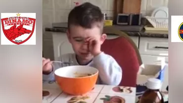 Rivalitatea dintre Steaua și Dinamo nu are vârstă. Un micuț fan dinamovist izbucnește în lacrimi când aude imnul rivalei roș-albastre (VIDEO)