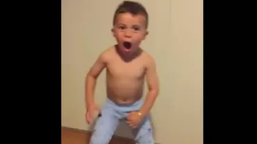 Un copil dansează HAKA mai bine decât rugbiştii din Noua Zeelandă (VIDEO)