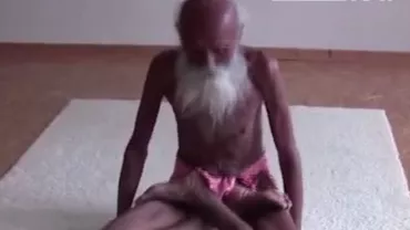ULUITOR! Cum face face YOGA un bărbat de peste 100 de ani (VIDEO)