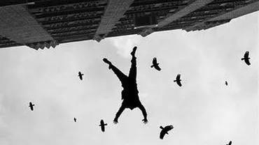 TRAGEDIE în Chişinău: Un cuplu de minori s-a aruncat de pe un bloc. Cei doi au lăsat un bilet de adio